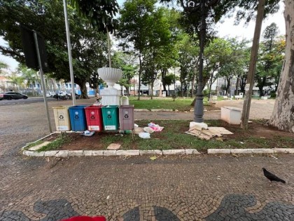 COMO DESTRUIR UMA CIDADE - PLANEJAMENTO URBANO - POBRE PRAÇA DA LIBERDADE