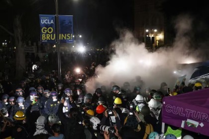 ACONTECIMENTOS EM DESTAQUE – EUA - A RETIRADA VIOLENTA DOS ESTUDANTES